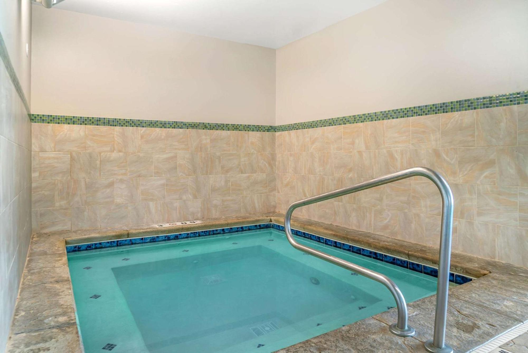 Country & By Radisson, - Toledo South Rossford