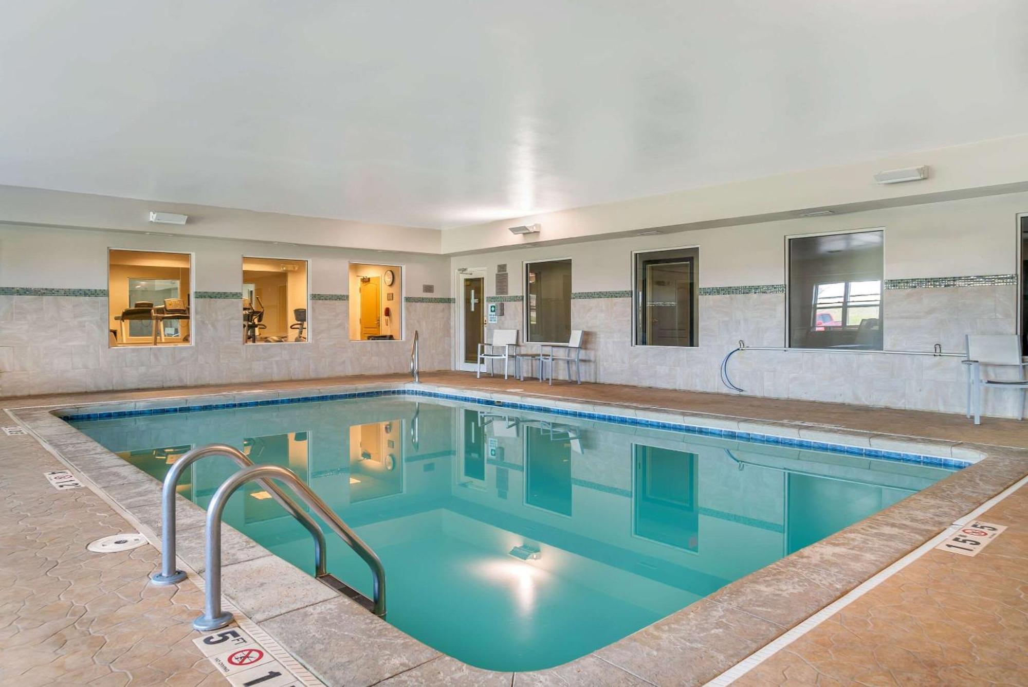 Country & By Radisson, - Toledo South 2* Rossford