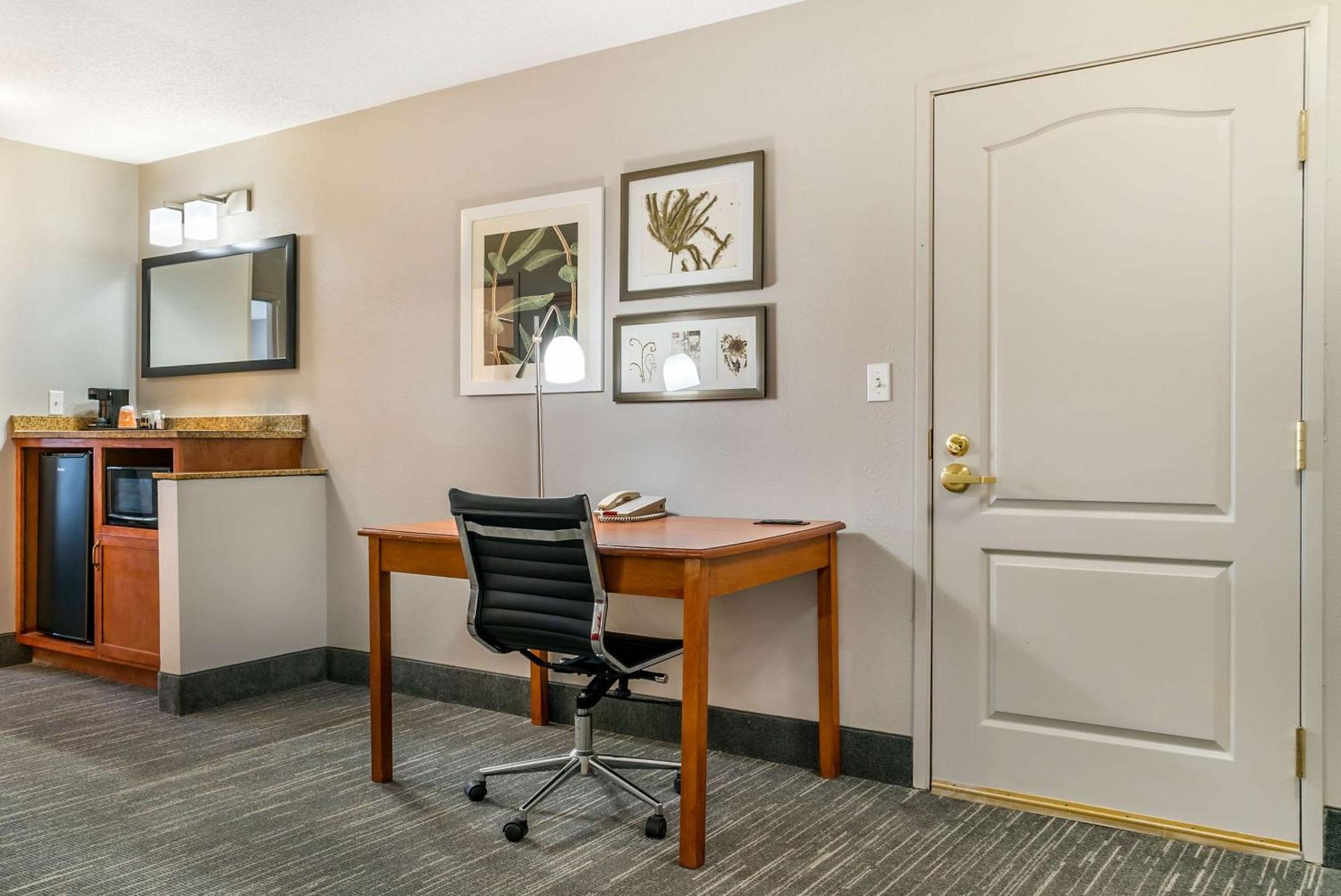 Country & By Radisson, - Toledo South Hotel Rossford