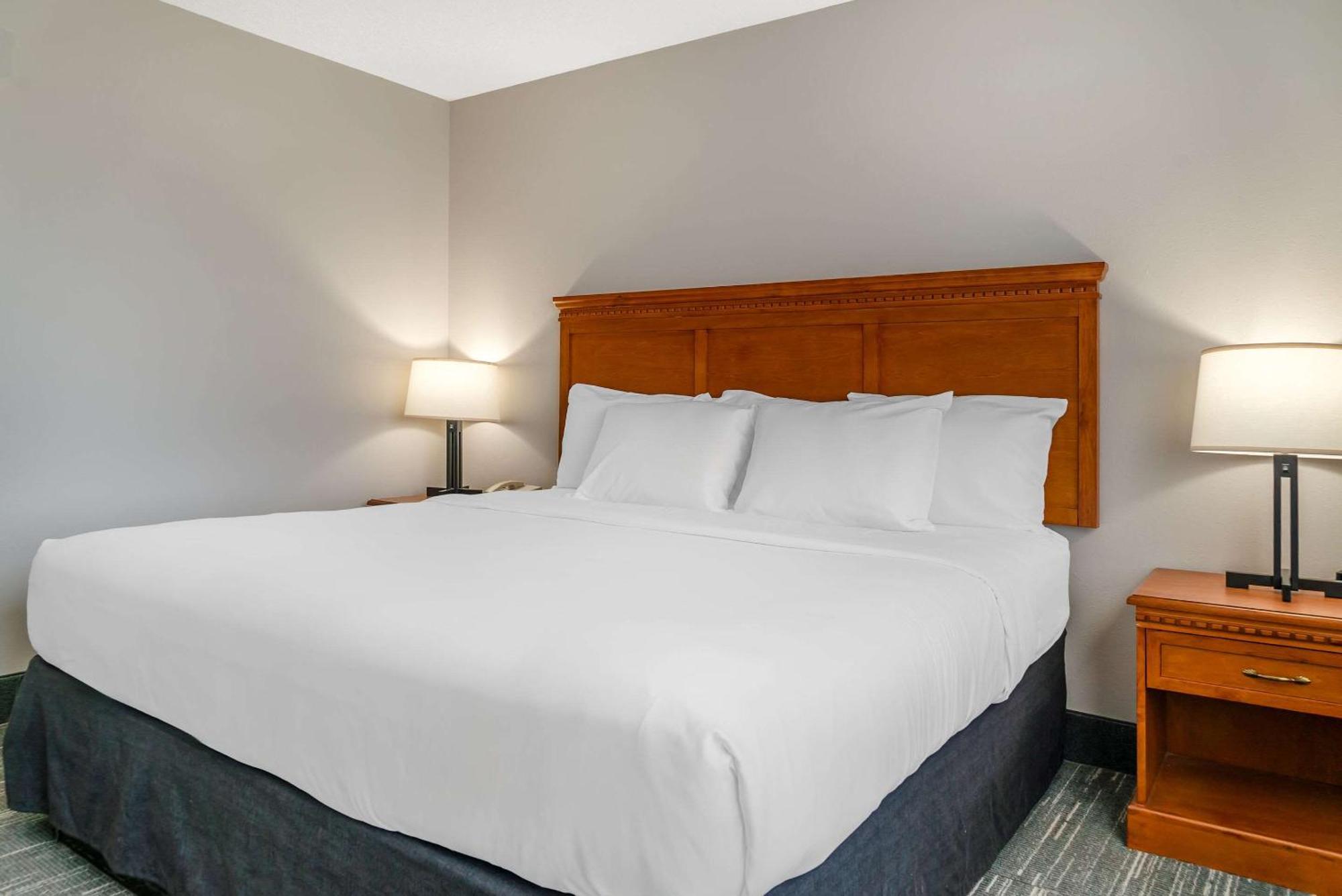 Country & By Radisson, - Toledo South 2* Rossford