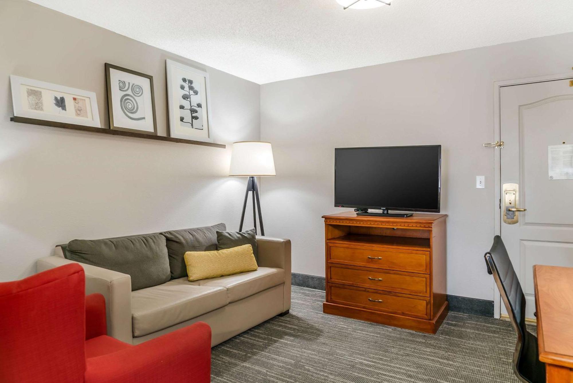 Hotel Country & By Radisson, - Toledo South