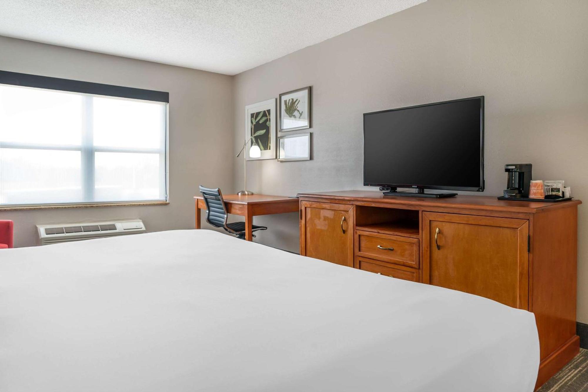 Country & By Radisson, - Toledo South 2*