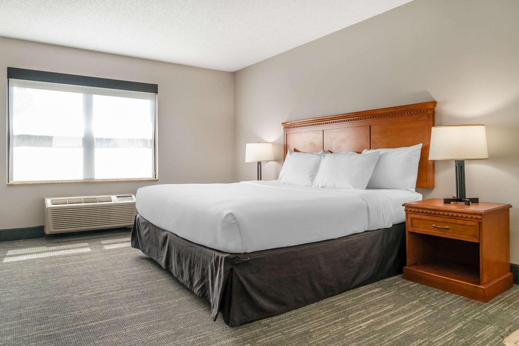Country & By Radisson, - Toledo South 2* Rossford