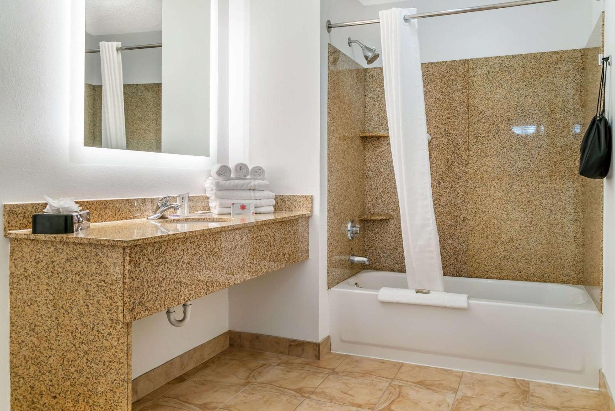 Country & By Radisson, - Toledo South Rossford