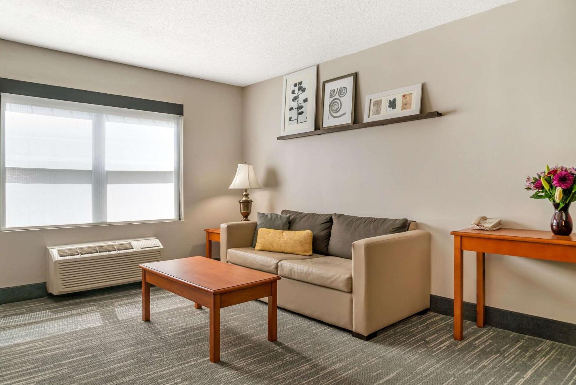 Country & By Radisson, - Toledo South